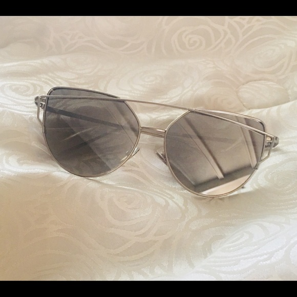 🔥SALE ONLY 1 LEFT🔥Cat Eye Sunnies - Picture 4 of 7